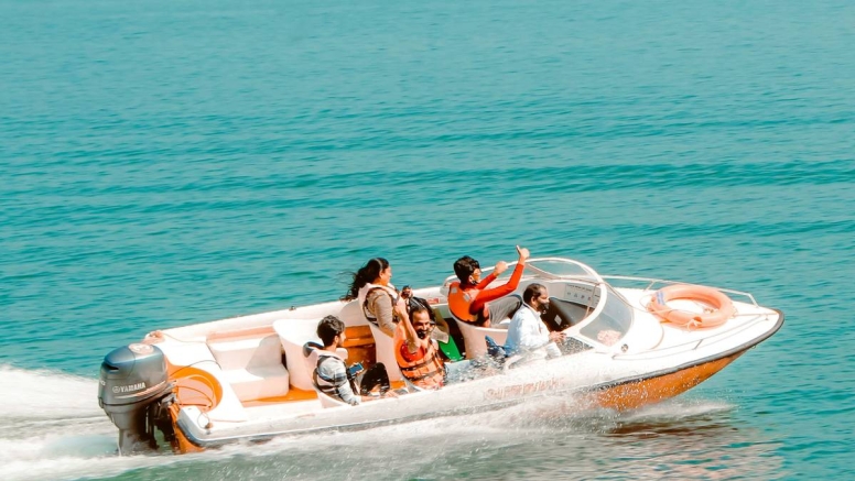 30 Minute Speedboat Experience Klipkopje Dam image 1