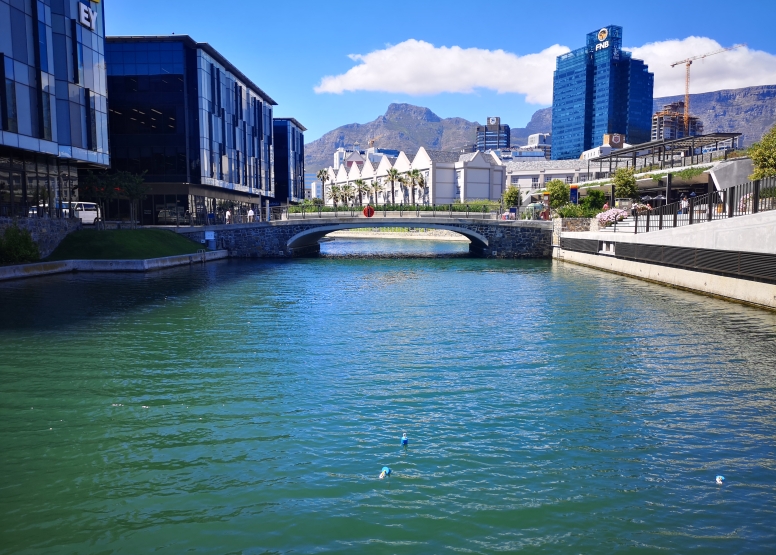 V and A Waterfront Canals Night Kayak image 8