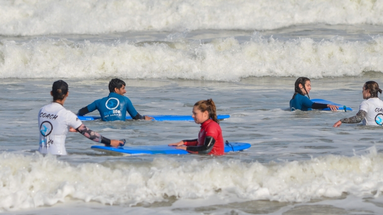 7 surf lessons x 1 h30 minute image 5