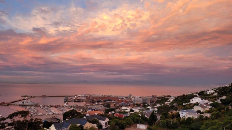 Albatross House Guest House image 7