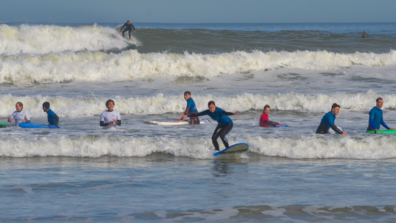 7 surf lessons x 1 h30 minute image 7