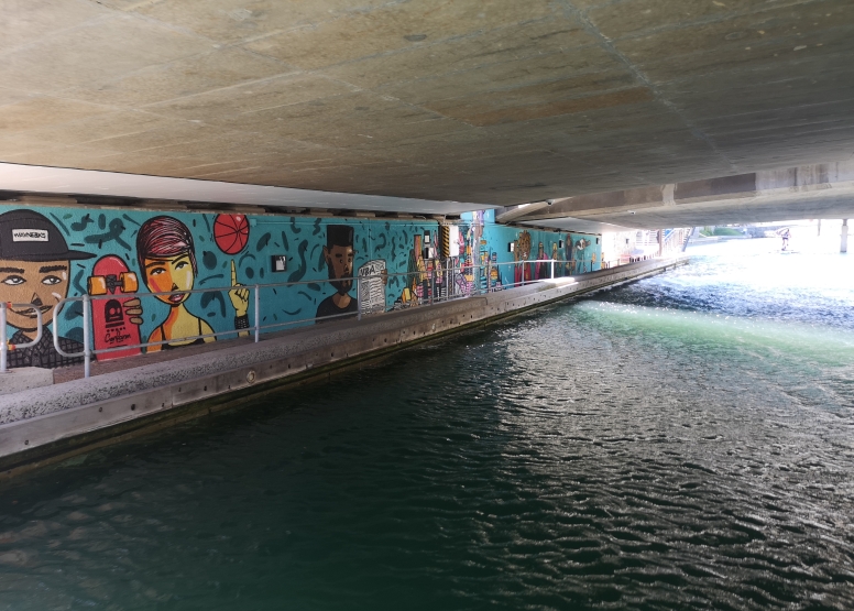 V and A Waterfront Canals Night Kayak image 9