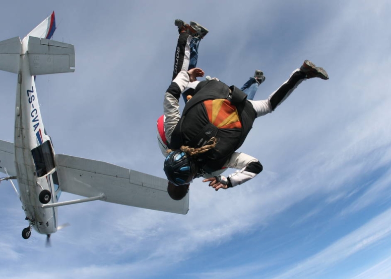 Tandem Skydive image 3